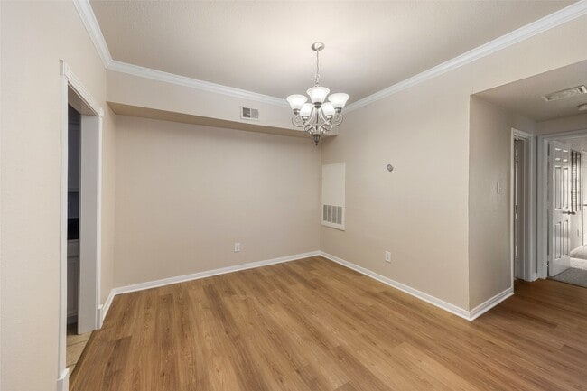 Building Photo - 2255 Braeswood Park Dr