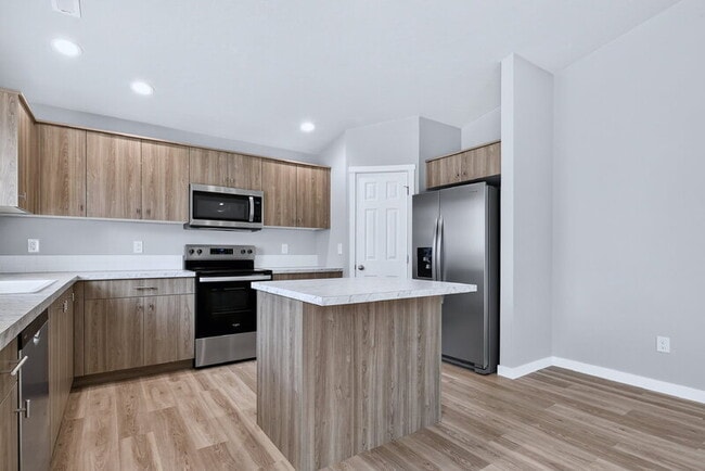 Building Photo - 297 N Madrone Ave