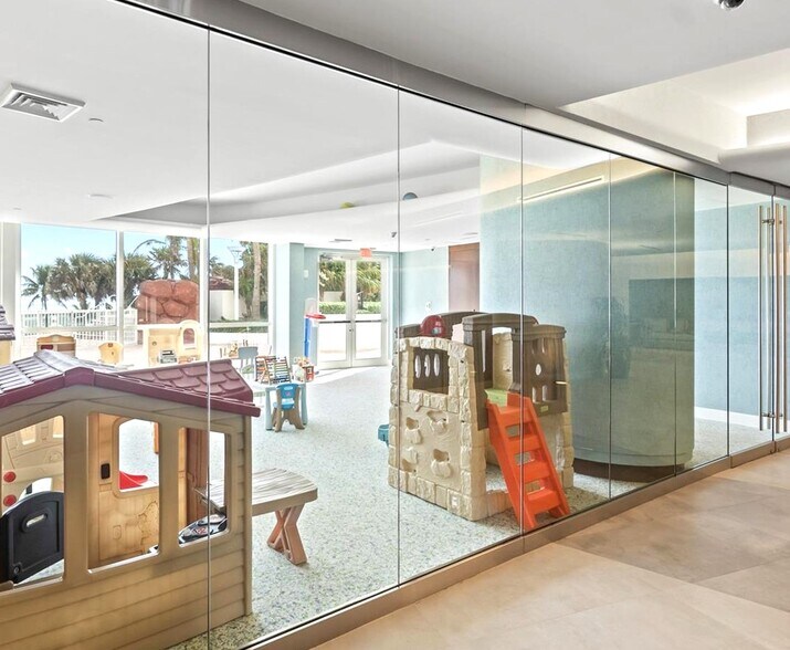 Building Photo - 18101 Collins Ave