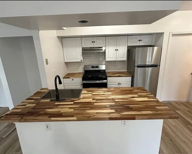 Interior Photo - 1608 Sweethome