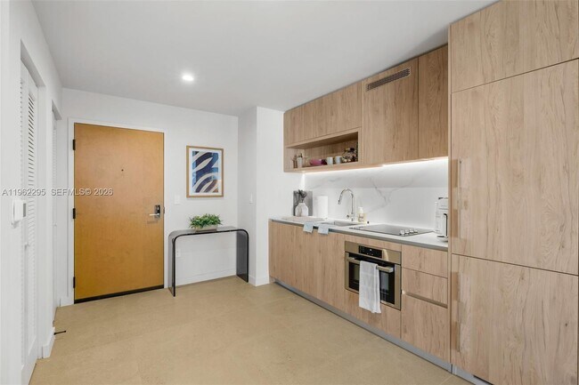 Building Photo - 11 NE 6th St