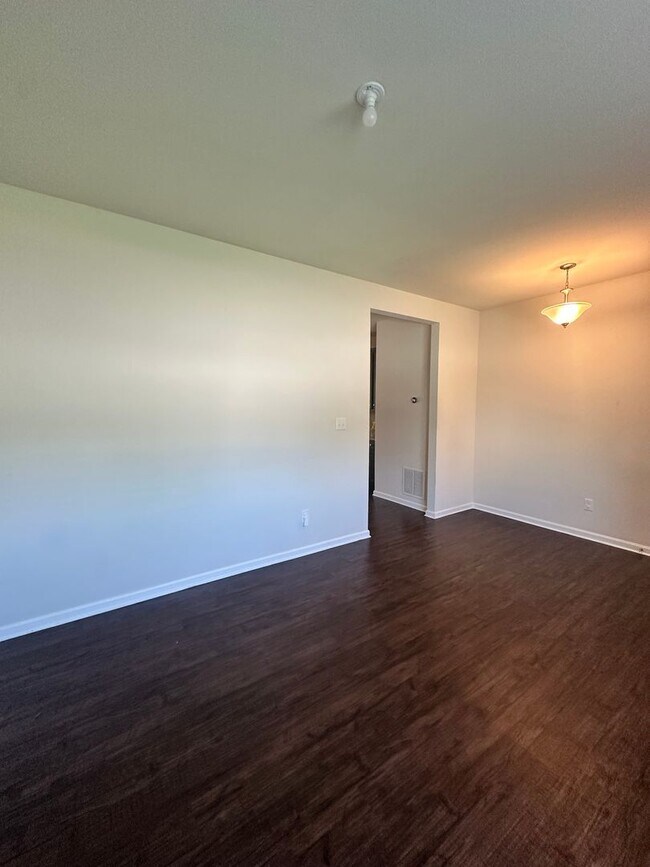 Building Photo - Spacious 4-Bedroom Home – Available Now!