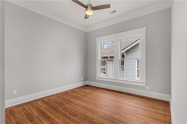 Building Photo - 202 Lansdowne Ave