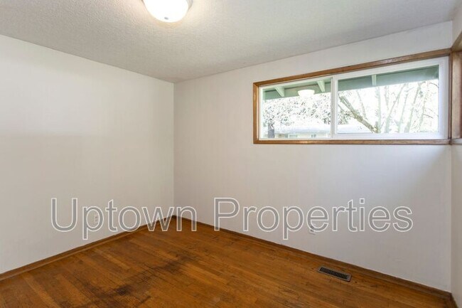 Building Photo - 9370 SW Killarney Ln