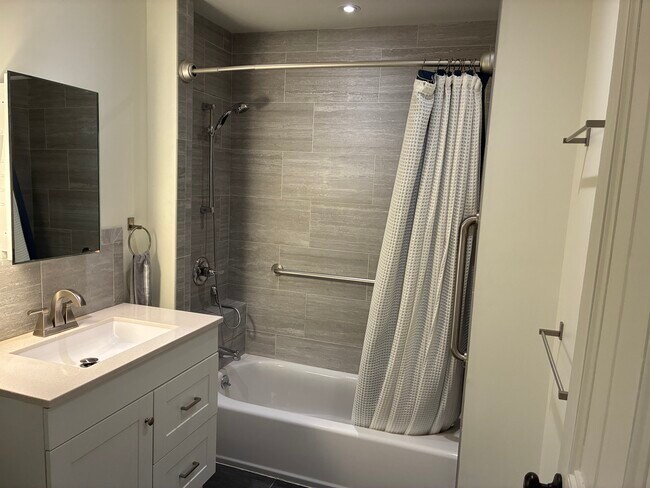 Building Photo - 217 State St