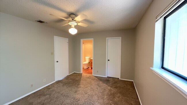 Building Photo - 6931 Wright Way St