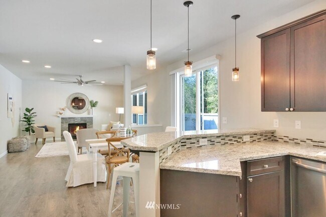 Building Photo - Listed For Rent