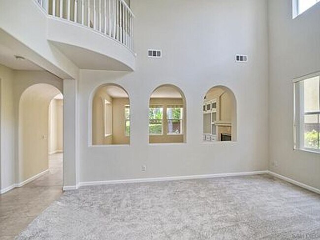 Building Photo - Stylish Torrey Santa Fe Living – 4 Bed, 2....