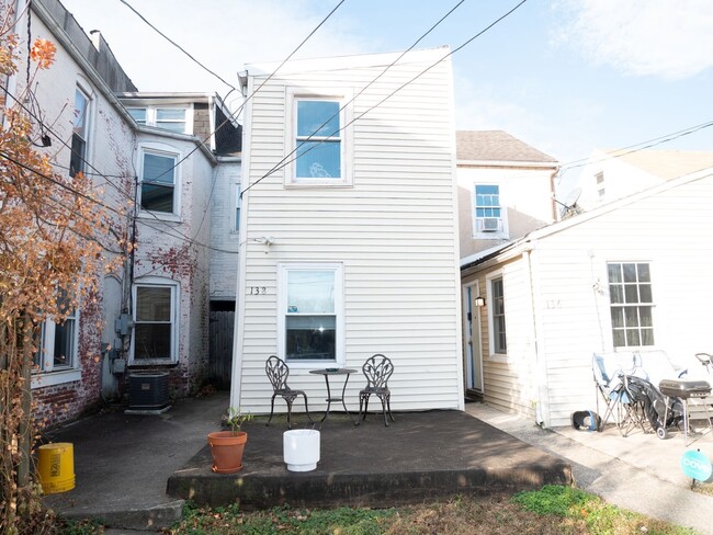 Building Photo - Bright 2-Bedroom Easton Apartment with Out...