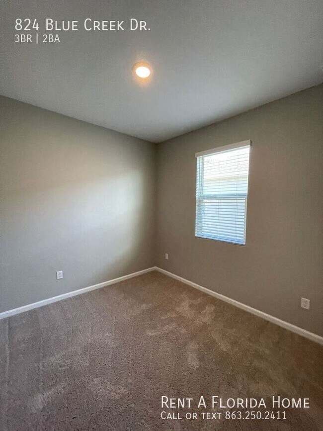 Building Photo - 824 Blue Creek Dr