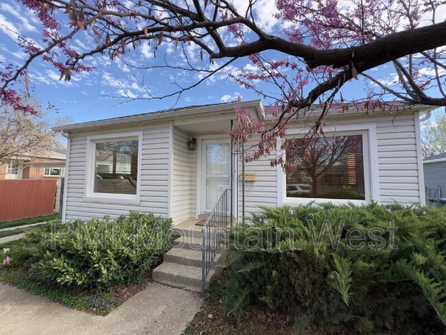 Building Photo - 1878 E Stratford Ave