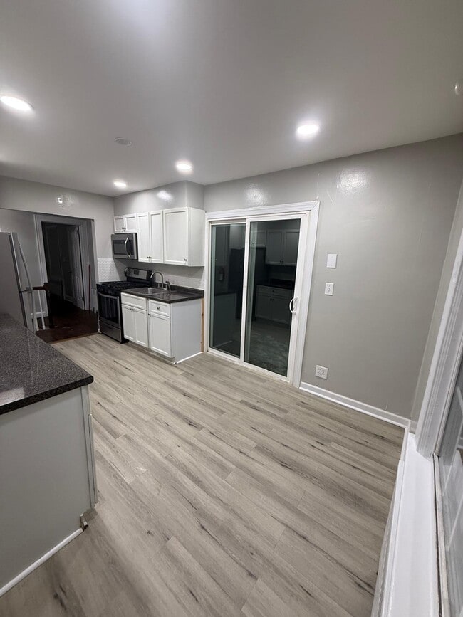 Building Photo - 1720 Burnet Ave