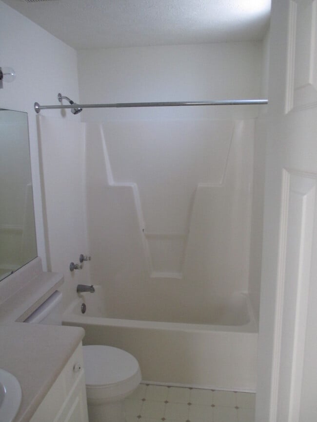 Building Photo - 113 John Ct