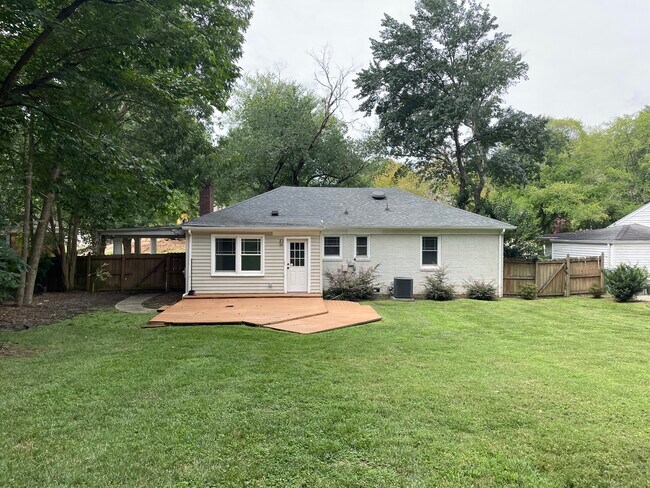 Building Photo - 1027 Habersham Dr