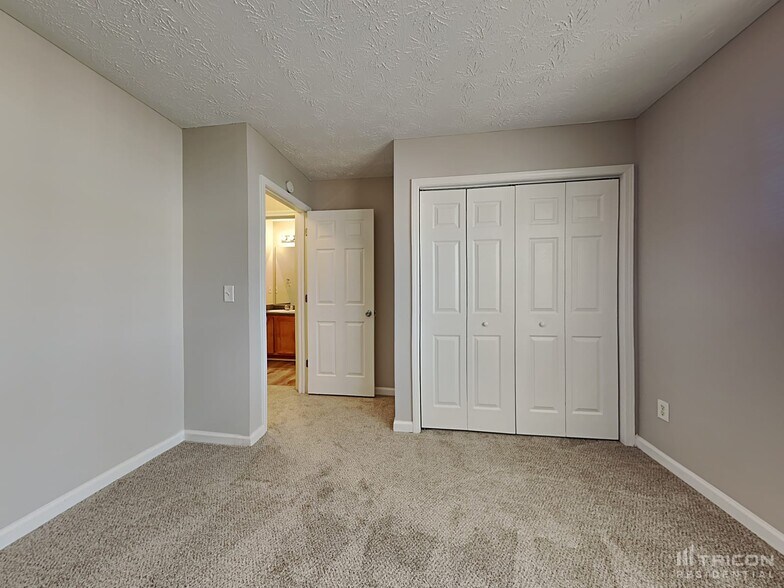 Building Photo - 210 Railside Dr