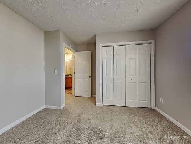 Building Photo - 210 Railside Dr