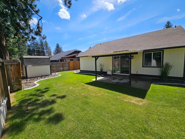 Building Photo - 1909 Windwood Ct