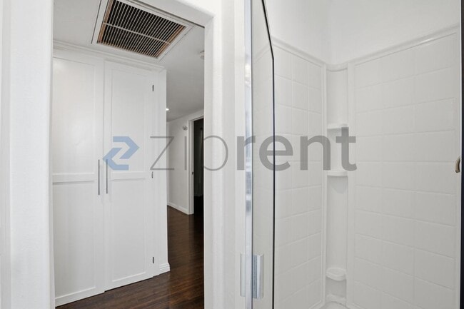 Building Photo - 743 Euclid Ave