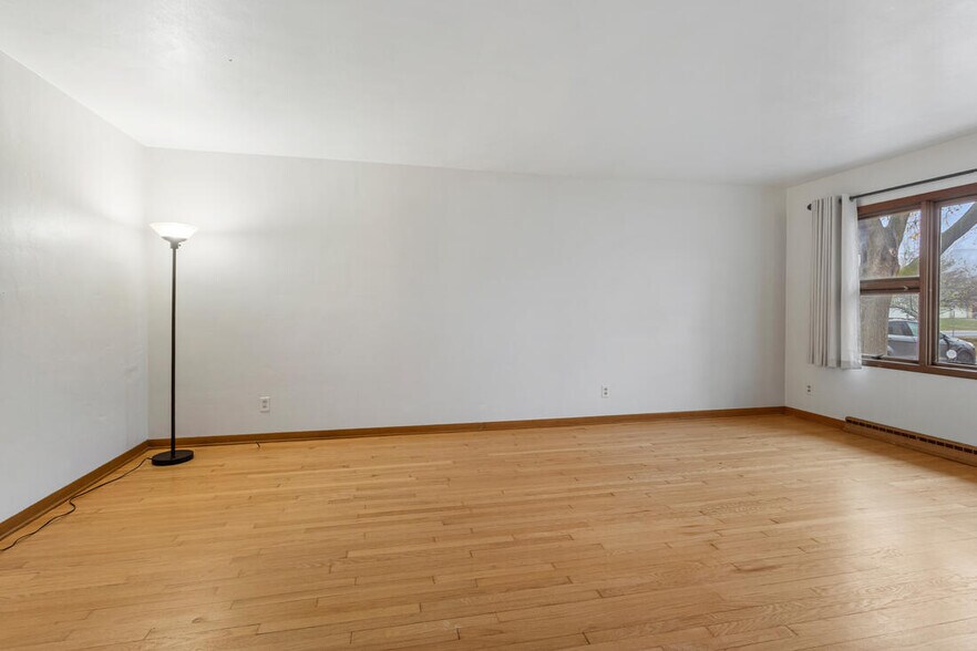 Building Photo - 1320 Alms Dr