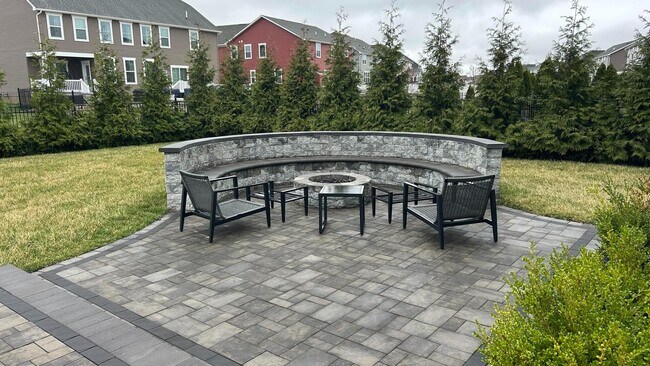 Building Photo - 603 Spring Hollow Dr