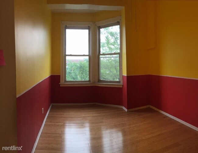 Building Photo - 802 W 31st St