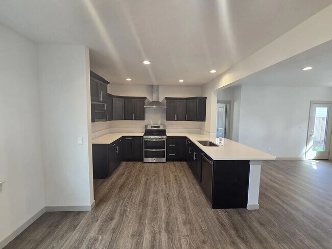 Building Photo - YECK-683