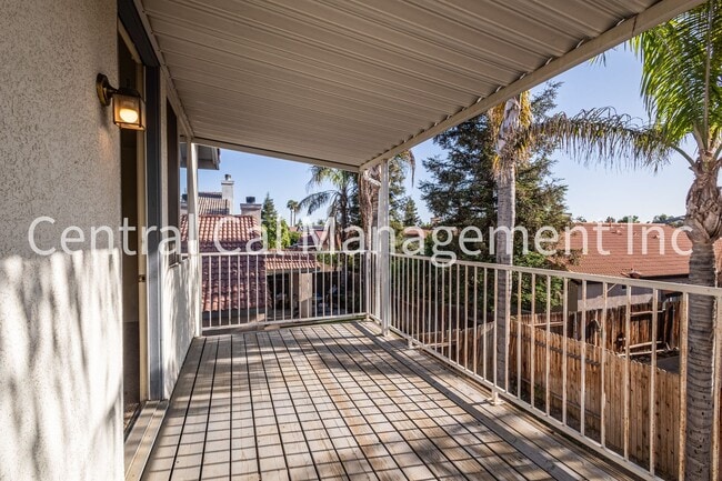 Building Photo - 4 Bedroom/3 Bath Home in the Southwest - $2495 per Month!