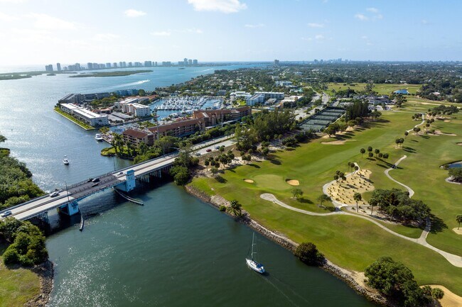 Building Photo - 110 Shore Ct