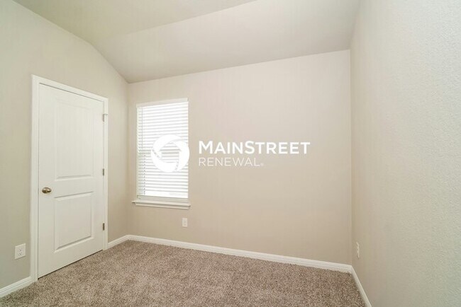 Building Photo - 4 Bedroom Pet-Friendly Home in HUTTO, TX with Main Street Renewal
