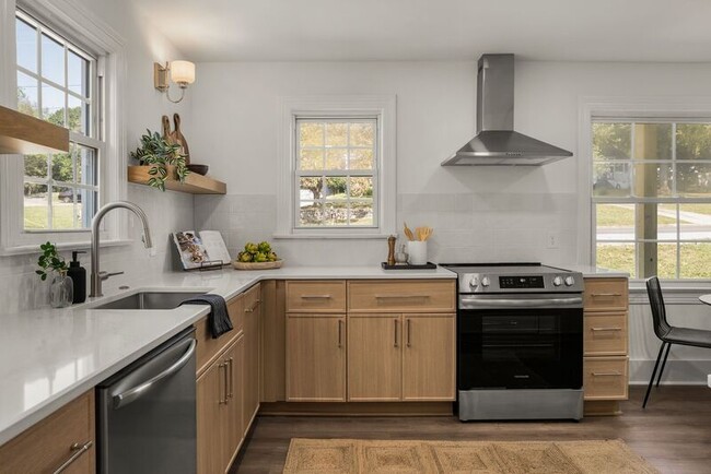 Building Photo - 1326 Ardee Ave