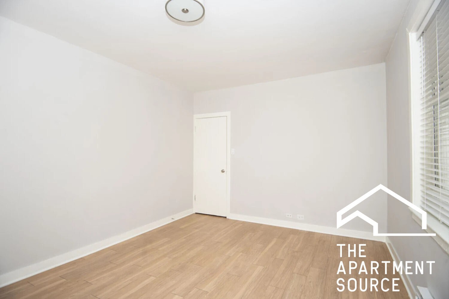 Building Photo - 511 W Belmont Ave