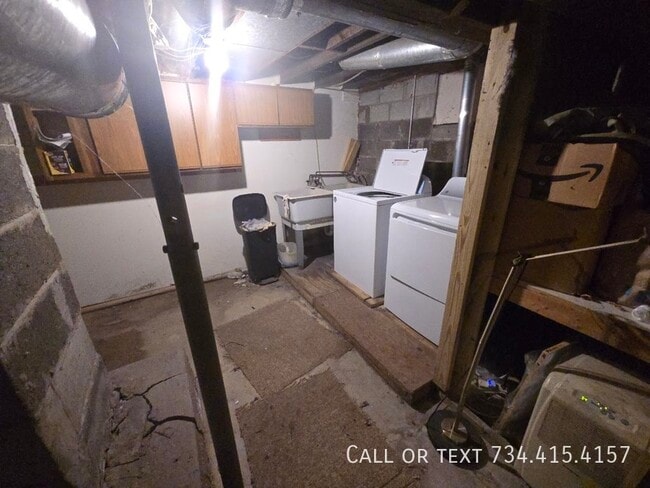 Building Photo - 110 E Summit-