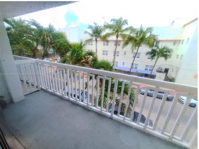 Building Photo - 1357 Collins Ave