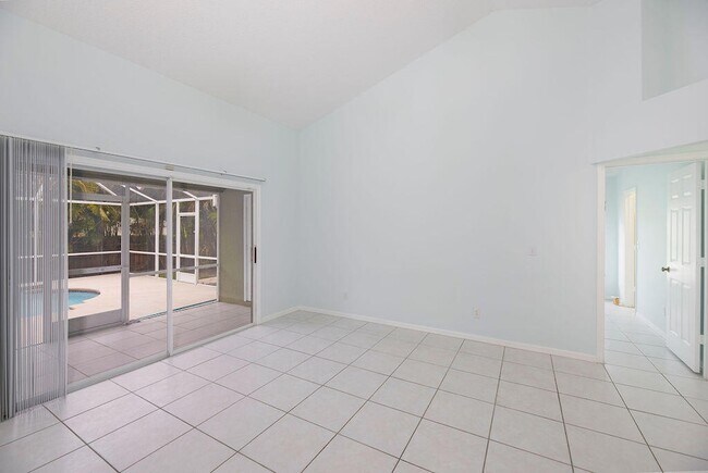 Building Photo - 2741 SW Pierson Rd