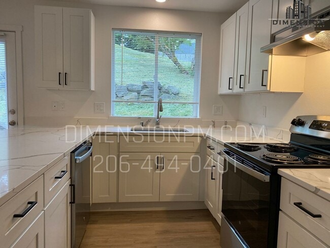 Building Photo - Stylish 4 Bedroom, 2 Bathroom Home with Great Layout