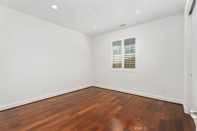 Building Photo - 154 Pavilion Park