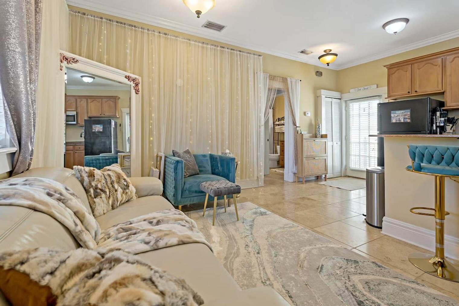 Building Photo - 611 S Orleans Ave