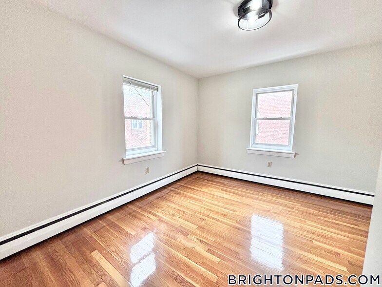 Building Photo - 61 Selkirk Rd