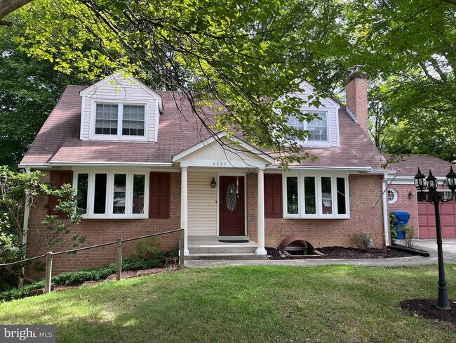 Building Photo - 6803 Dante Ct