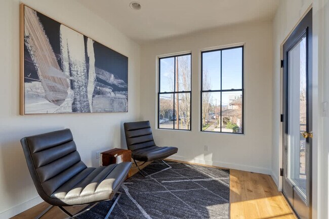 Building Photo - 508 NE 56th Ave