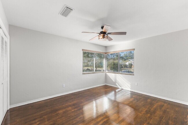 Building Photo - "Charming 3-Bed, 2-Bath Oasis in the Heart...