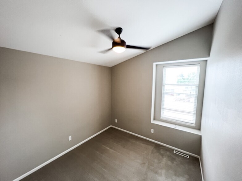 Guest bed 1. - 649 Foxtail St
