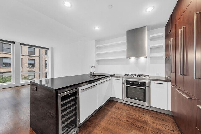 Building Photo - 133 W 22nd St