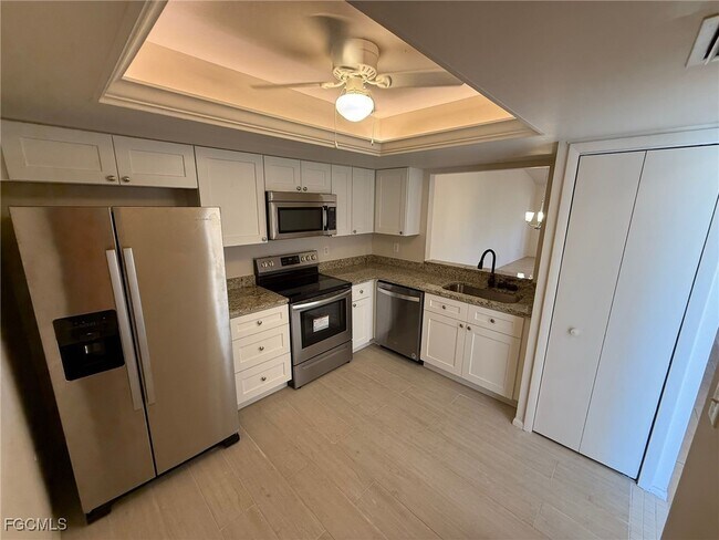 Building Photo - 922 Cape Coral Pkwy W