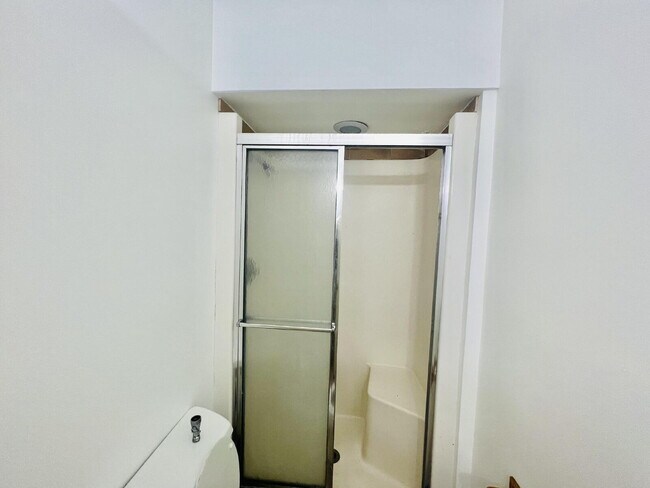 Building Photo - "Spacious 5-Bedroom Retreat with Elegant Hardwood Floors in Vibrant Minneapolis Neighborhood!"