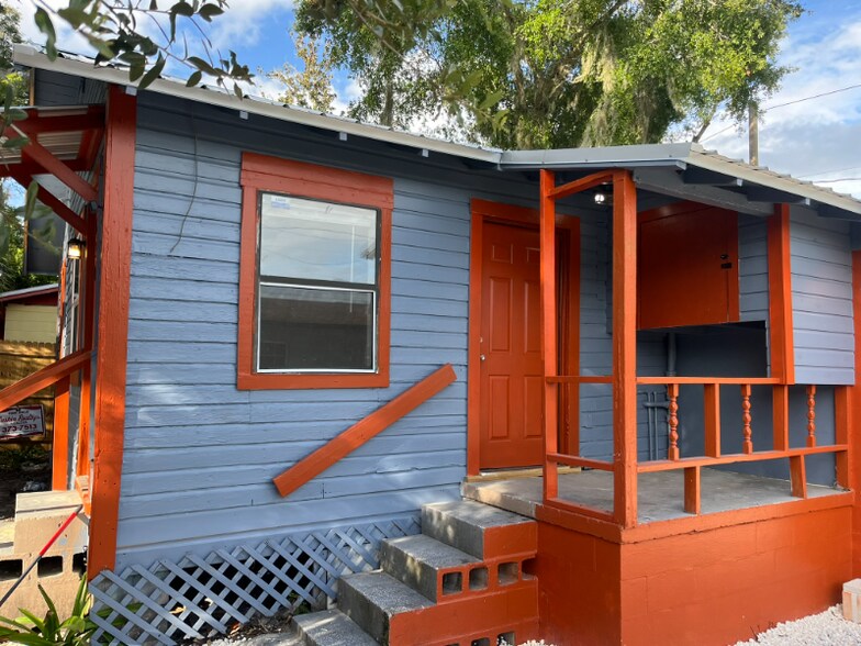 Building Photo - 610 SE 13th Terrace