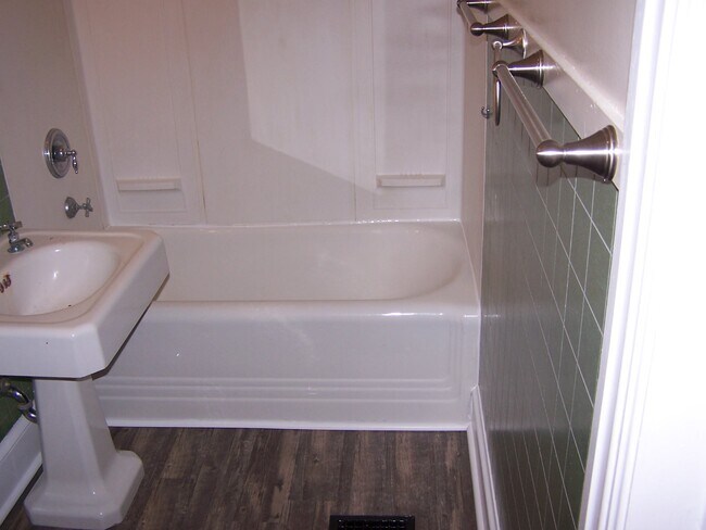 Building Photo - 160 E Penn St