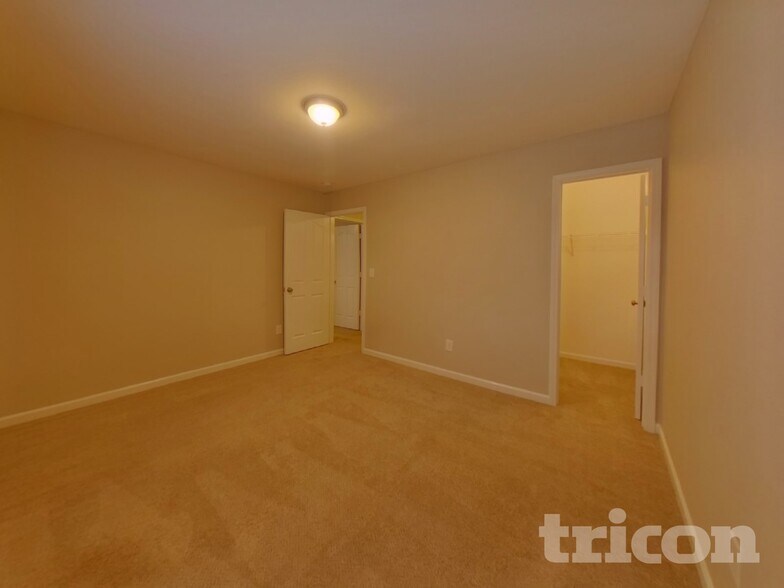 Building Photo - 4522 Dalbeth St