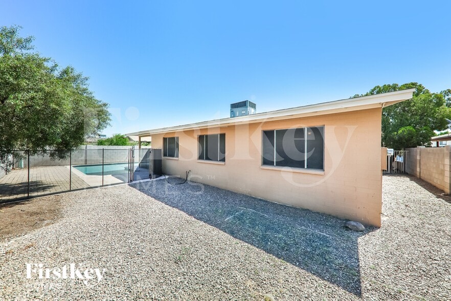 Building Photo - 9044 N 52nd Dr