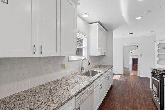 Building Photo - Historic Charm in Hillsboro!
